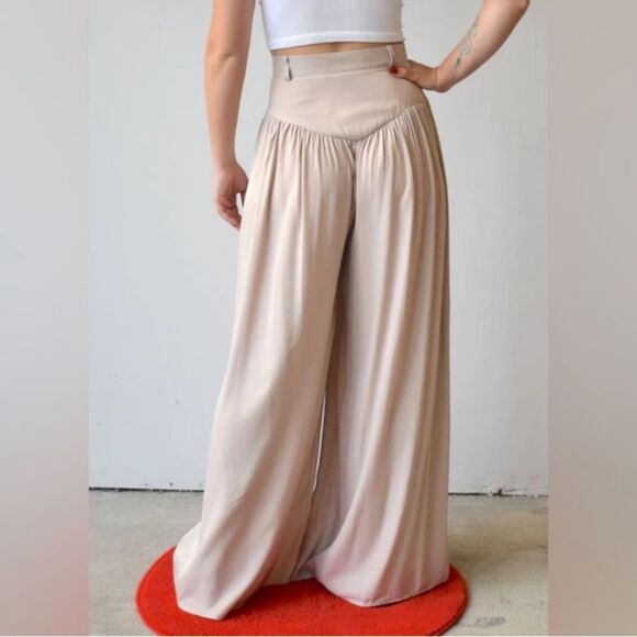 NWT Mulla Wide Leg Pleated Pants in Beige | Size Small - Picture 4 of 9